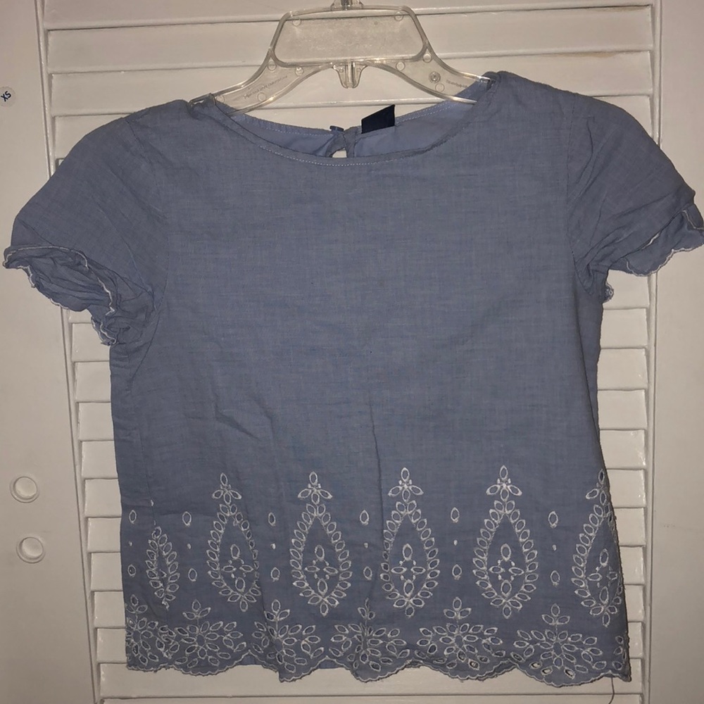 GAP light blue crop top w/ white detailing